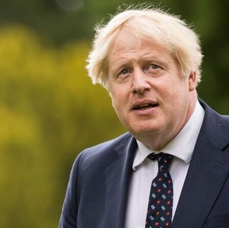 Boris ne s'auto-isole pas alors que le membre du personnel PM était « côte à côte » avec des « tests positifs pour Covid »