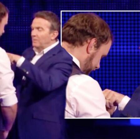 Bradley Walsh met The Chase à l'arrêt alors qu'Anne souligne l'incident de la garde-robe du joueur