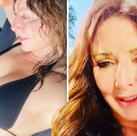 Carol Vorderman, 60 ans, s'excuse pour son accident de bikini alors qu'une photo racée fait sensation