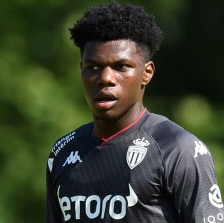 Chelsea a une course libre à 34 millions de livres sterling l'été prochain grâce à Manchester United