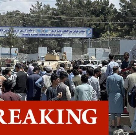 Crise en Afghanistan : les talibans ordonnent aux gens de quitter l'aéroport de Kaboul après le chaos - 12 morts