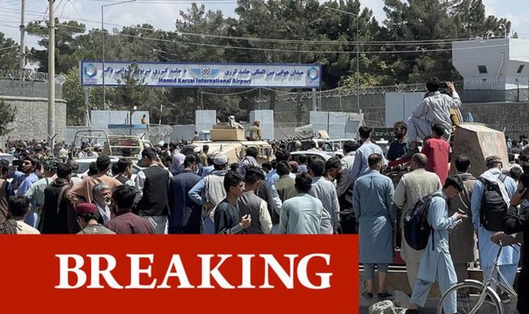 Crise en Afghanistan : les talibans ordonnent aux gens de quitter l'aéroport de Kaboul après le chaos - 12 morts