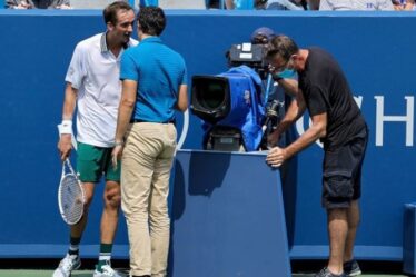 Daniil Medvedev menace de « poursuivre » après être entré en collision avec une caméra au Cincinnati Masters