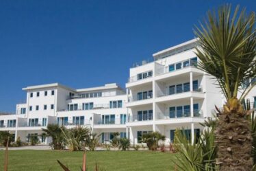 De généreux patrons d'hôtel à Cornwall donnent au personnel un mois de congé après un été chargé