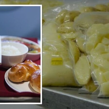 De la cuisine à l'avion : comment la nourriture d'avion est-elle vraiment préparée - 24 000 repas à partir de zéro chaque jour