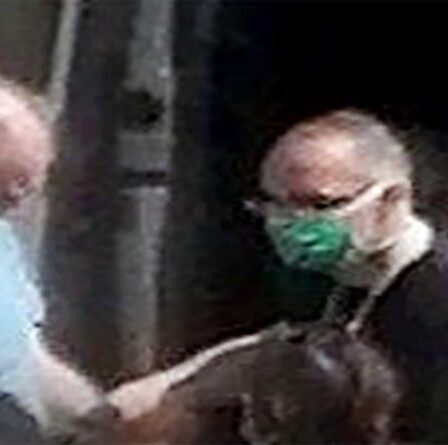 Découvert... l'espion de l'ambassade avec des signes de sa loyauté secrète envers la Russie dans sa maison