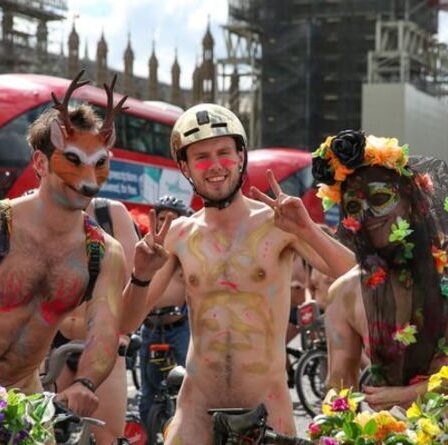 Des Londoniens se déshabillent pour une balade à vélo nue à travers la capitale provoquant des «mini crises cardiaques»
