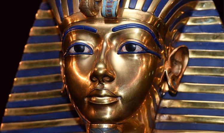 Des experts égyptiens dans un débat acharné après la découverte d'une « caractéristique négligée » du masque de Toutankhamon