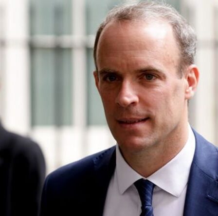 Dominic Raab fait face à des pressions pour qu'il démissionne suite à la débâcle en Afghanistan - "Intenable"