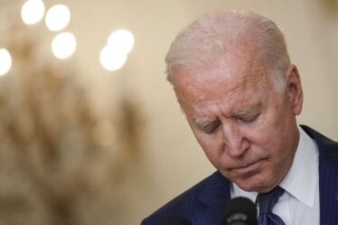Évaluation d'approbation de Joe Biden PLUMMETS - trois raisons pour lesquelles le président américain fait face à une baisse de popularité