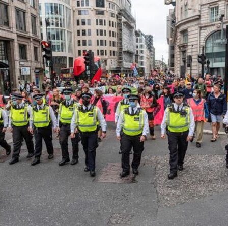 Extinction Rebellion EN DIRECT: Le chaos à Londres alors que les éco-guerriers promettent de semer le chaos dans les rues