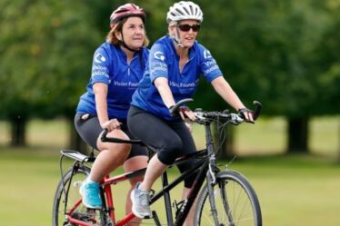 " Faire du vélo avec un ami " Moment émouvant Sophie Wessex a accueilli un cycliste aveugle à Bagshot
