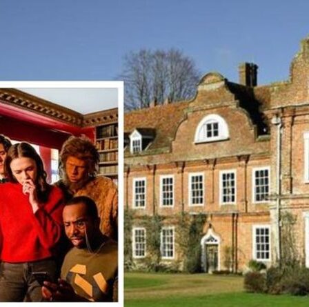 Faites une visite effrayante autour de la maison historique où l'émission à succès de la BBC "Ghosts" est filmée