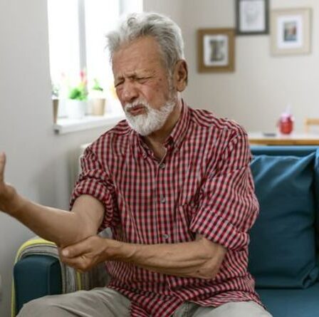 Flambée d'arthrite : les CINQ aliments et boissons à éviter en cas de douleur arthritique