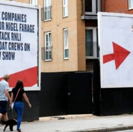 Fury alors que les panneaux d'affichage font honte aux marques pour leur publicité avec GB News - "fermer la liberté d'expression"