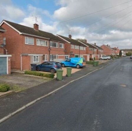 Horreur alors qu'un policier et un enfant de 3 ans sont retrouvés morts à une adresse à Kidderminster