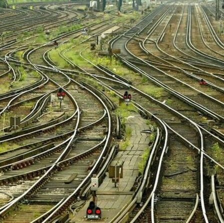 Horreur ferroviaire: «Des perturbations majeures» pour National Rail sont attendues après qu'une personne a été heurtée par un train