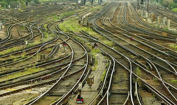 Horreur ferroviaire: «Des perturbations majeures» pour National Rail sont attendues après qu'une personne a été heurtée par un train
