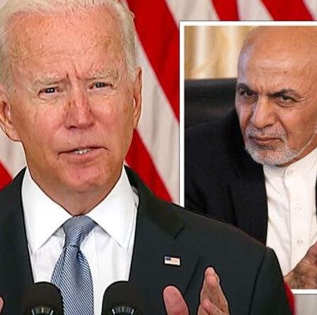 'Il s'est trompé!'  Joe Biden se déchaîne contre l'ancien président afghan alors qu'il accuse l'armée du chaos