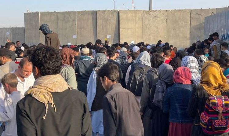 'Ils ne savent pas ?!'  Un expert de la BBC met en garde les Afghans qui ne sont pas au courant de la menace terroriste à l'aéroport de Kaboul
