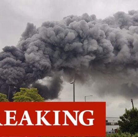 Incendie à Leamington Spa: un énorme incendie ravage la ville alors que des «explosions» déclenchent la panique