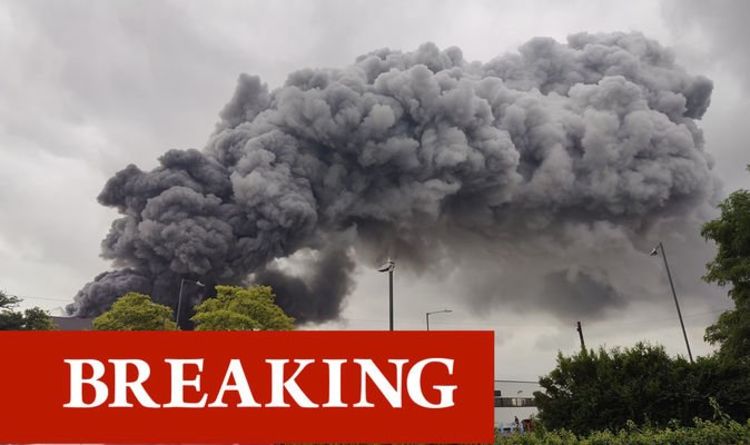 Incendie à Leamington Spa: un énorme incendie ravage la ville alors que des «explosions» déclenchent la panique