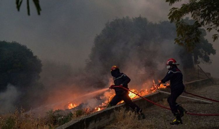 Incendies en Grèce: des pompiers britanniques déployés pour aider une nation dévastée alors que des villes brûlent