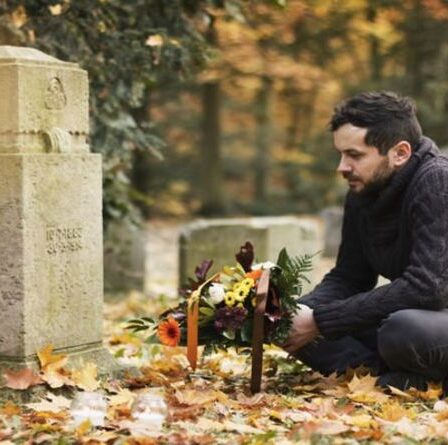 Incroyable histoire de la façon dont un homme est tombé amoureux dans un cimetière