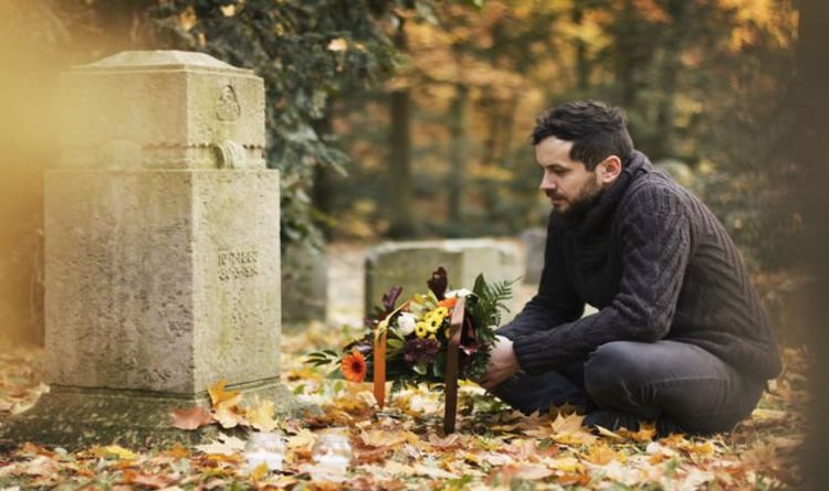Incroyable histoire de la façon dont un homme est tombé amoureux dans un cimetière