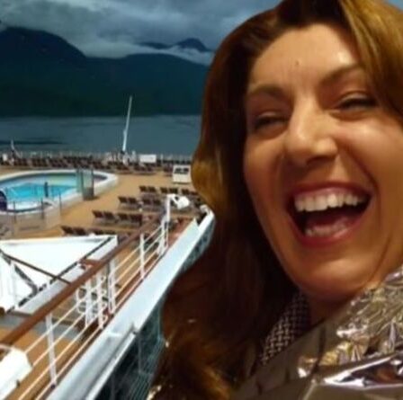 Jane McDonald partage des bagages «inhabituels» alors qu'elle se prépare à braver une croisière en Alaska