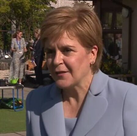 « Je trouve ça juste étrange ! »  Nicola Sturgeon rompt le silence sur le « camouflet » de Boris lors de sa visite en Écosse