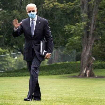 Joe Biden fulmine contre le Royaume-Uni pour manquement à la sécurité alors qu'un dossier secret est déposé à un arrêt de bus