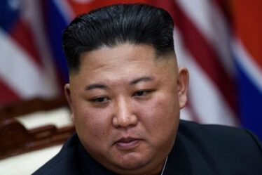 Kim Jong-un exécute un officier pour avoir critiqué un ordre "irréaliste" au milieu d'une nouvelle peur "d'un bain de sang"