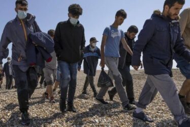 La France « excuse » a critiqué la raison pour laquelle ils escortent des migrants au Royaume-Uni « Pourquoi nous leur donnons 54 millions de livres sterling »