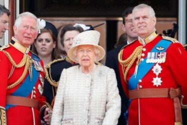 La famille royale va « resserrer les rangs » alors que le prince Andrew fait face à « deux options » pour sauver sa réputation