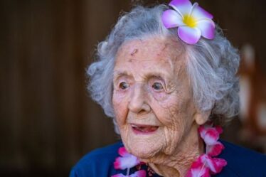 La femme la plus âgée de Londres, 108 ans, n'est pas impressionnée par Covid - "Rien comparé à la Première Guerre mondiale!"