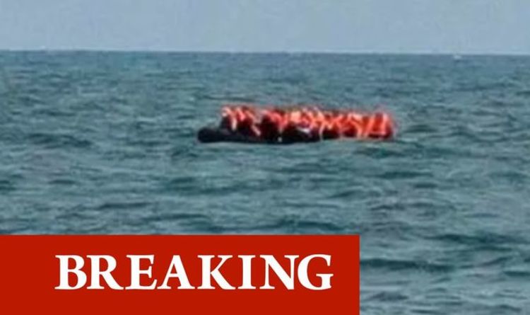 La police française lance une enquête pour homicide involontaire après la mort d'un migrant après le naufrage d'un navire dans la Manche