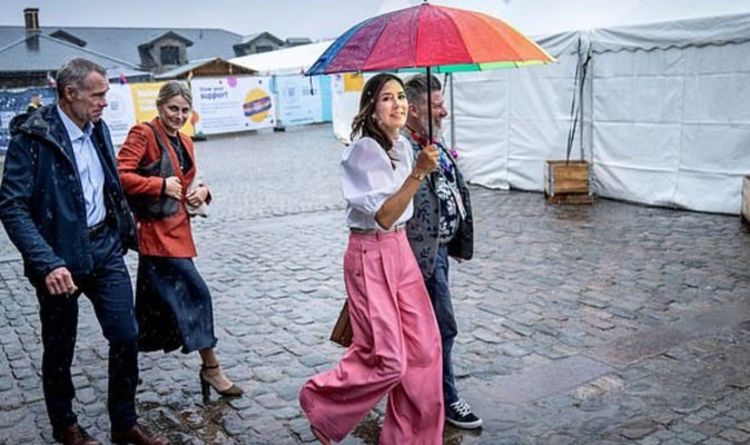 La princesse Mary ravit les fans avec un parapluie arc-en-ciel pour le soutien LGBTQ - "Elle est incroyable!"