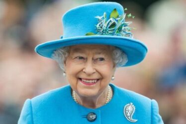 La reine a hâte de revenir à la normale et d'allumer le barbecue alors que les Royals se dirigent vers Balmoral