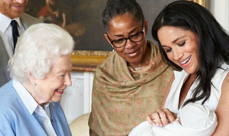 La reine a plié la tradition pour s'assurer que la mère de Meghan Markle soit incluse dans la vie royale d'Archie