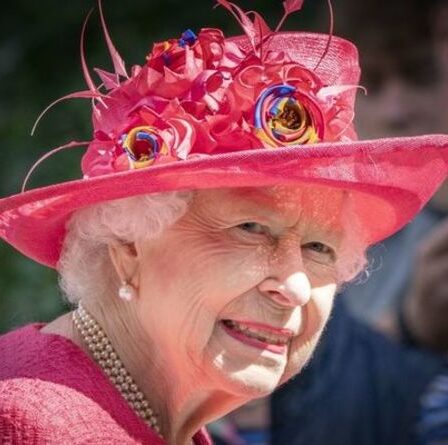 La reine a remis un "rameau d'olivier parfait" pour enfin mettre fin aux problèmes du Megxit - "Vous êtes ma famille"