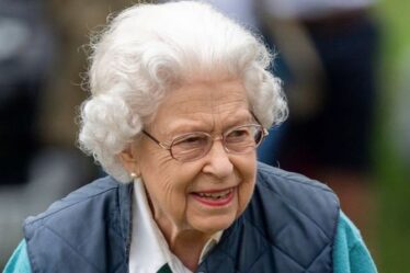 La reine fait un clin d'œil spécial à la «dame amie» la plus proche du prince Philip malgré les restrictions funéraires
