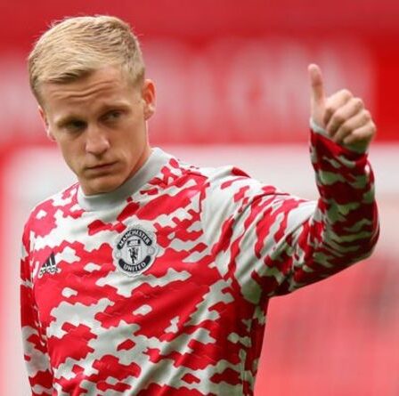 La star de Man Utd, Donny van de Beek, "pourrait partir avant la date limite" au milieu de l'intérêt de Ruben Neves
