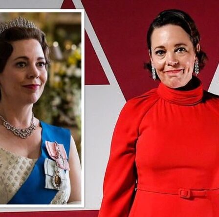 La star de la reine Elizabeth, Olivia Colman, parle de la scène "vraiment bouleversante" de The Crown