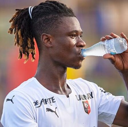 L'agent d'Eduardo Camavinga " pousse au transfert de Man Utd " mais la position de la star est un problème