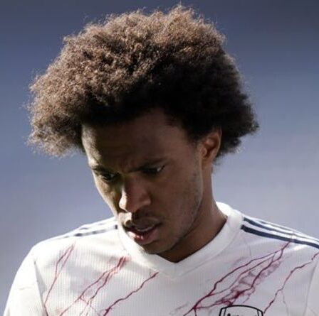 L'agent de Willian tire un transfert brutal sur Arsenal alors que l'ailier achève le transfert des Corinthians