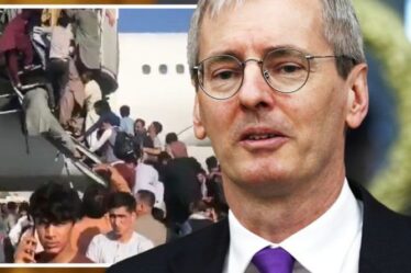 L'ambassadeur britannique reste sur place pour aider les Afghans pendant que ses homologues américain et allemand fuient