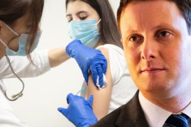 Le bras droit de Macron se vante de la victoire française du vaccin après avoir copié le plan de déploiement du Royaume-Uni