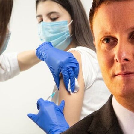 Le bras droit de Macron se vante de la victoire française du vaccin après avoir copié le plan de déploiement du Royaume-Uni