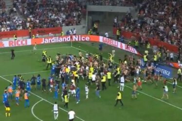 Le chaos de Nice contre Marseille alors que Dimitri Payet se fait frapper par une bouteille avec des fans déclenchant une bagarre de masse